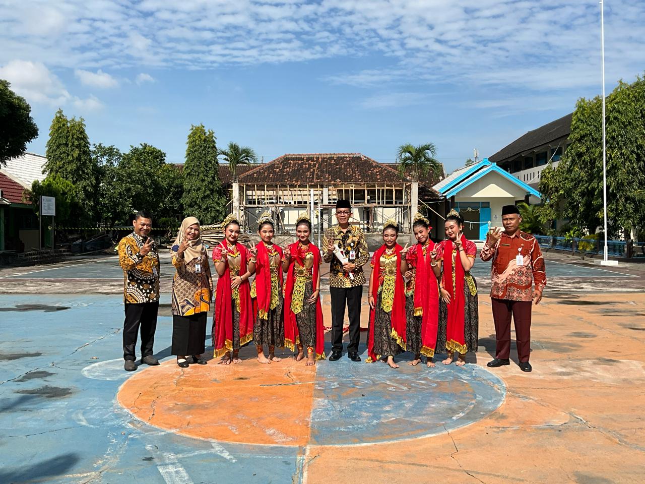 divi service section image 2